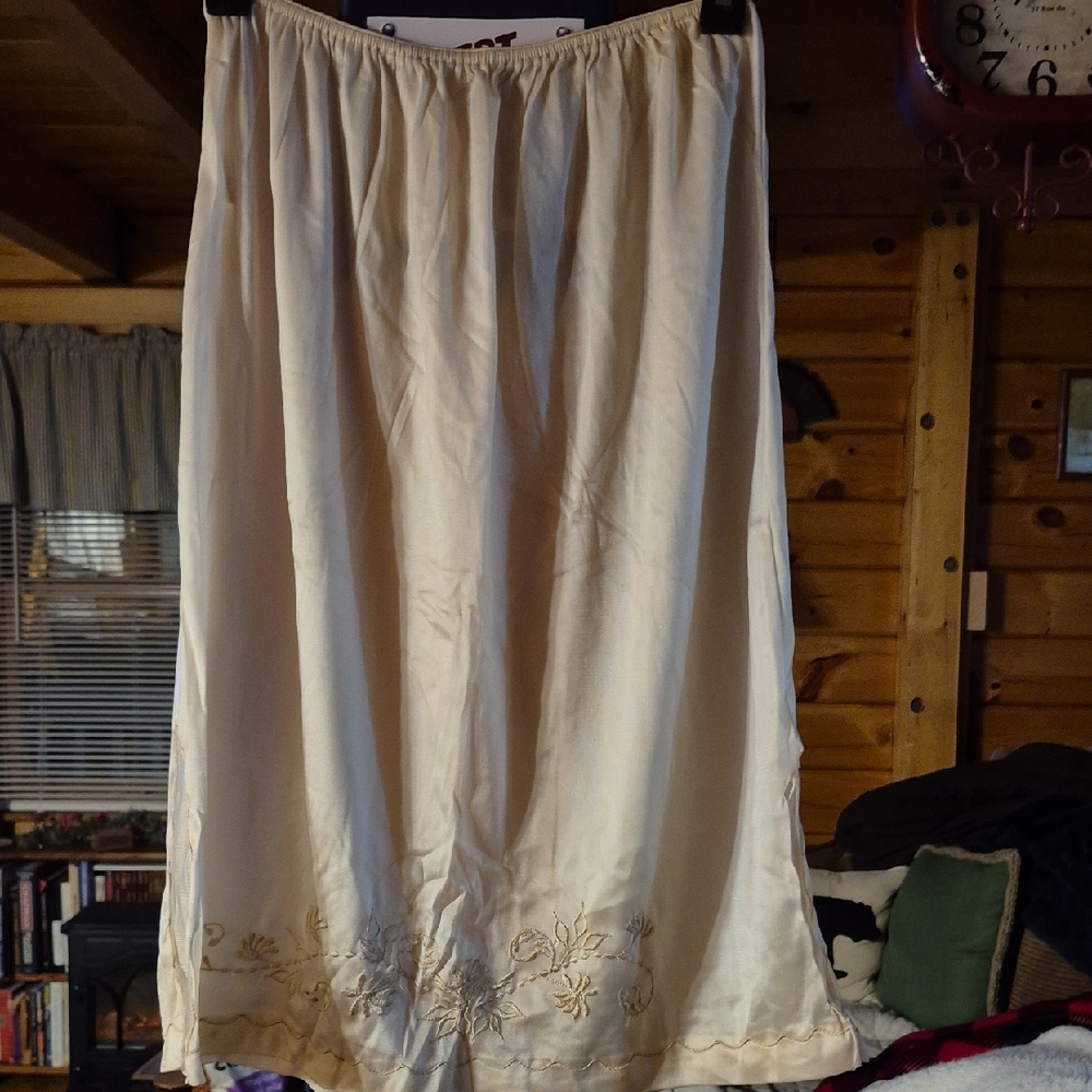 Elegant Cream Skirt with Floral Embroidery